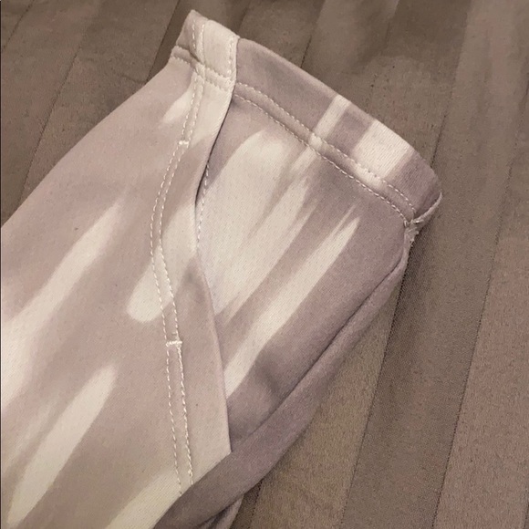 UA Pullover - Picture 3 of 5